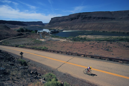 A rider climbs up Swan Falls road during the 1999 race.